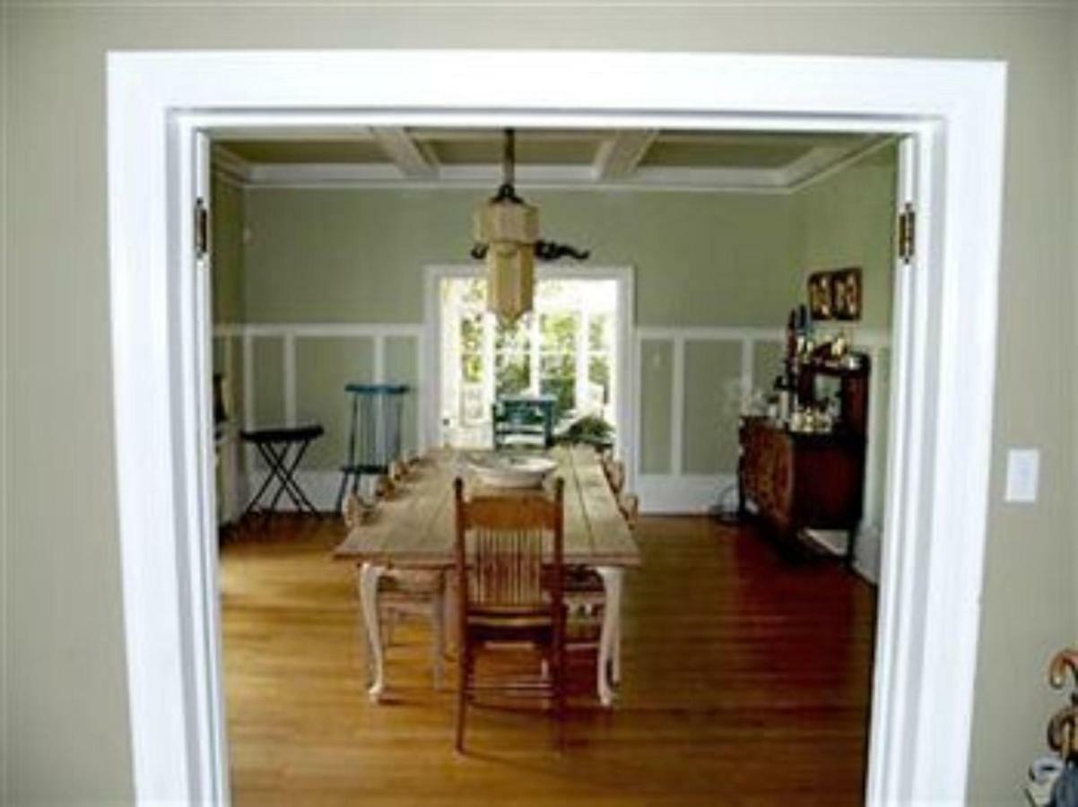 The Villa Bed & Breakfast (Adults Only) Τακόμα Εστιατόριο φωτογραφία