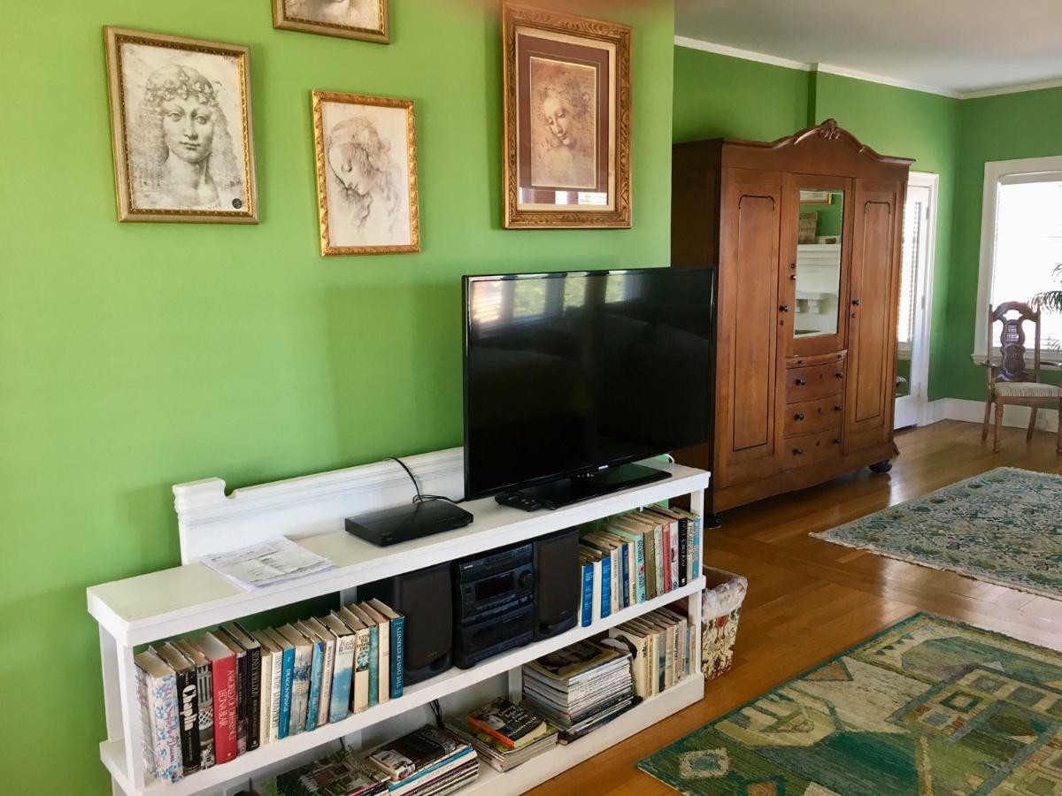 The Villa Bed & Breakfast (Adults Only) Τακόμα Δωμάτιο φωτογραφία