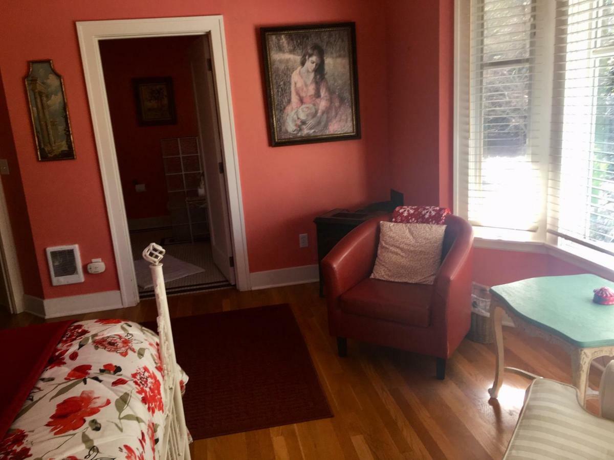 The Villa Bed & Breakfast (Adults Only) Τακόμα Δωμάτιο φωτογραφία
