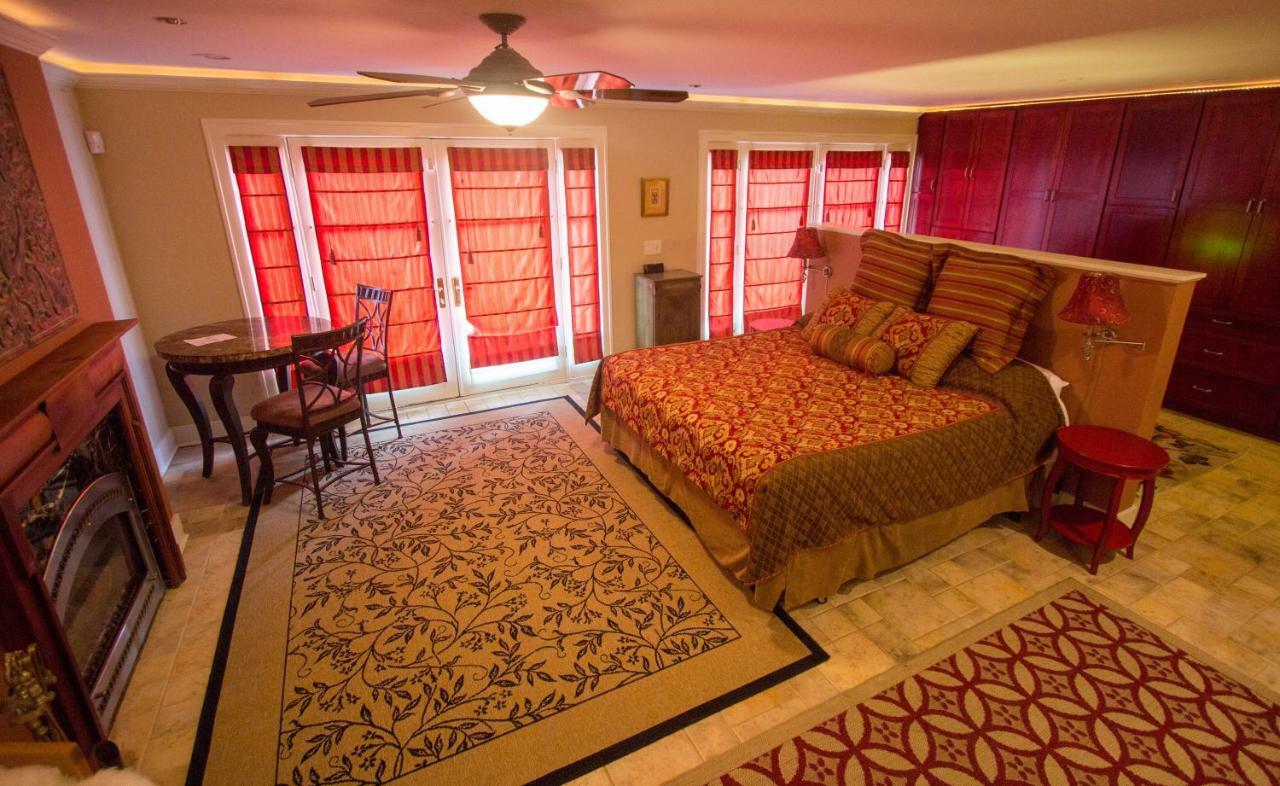 The Villa Bed & Breakfast (Adults Only) Τακόμα Δωμάτιο φωτογραφία