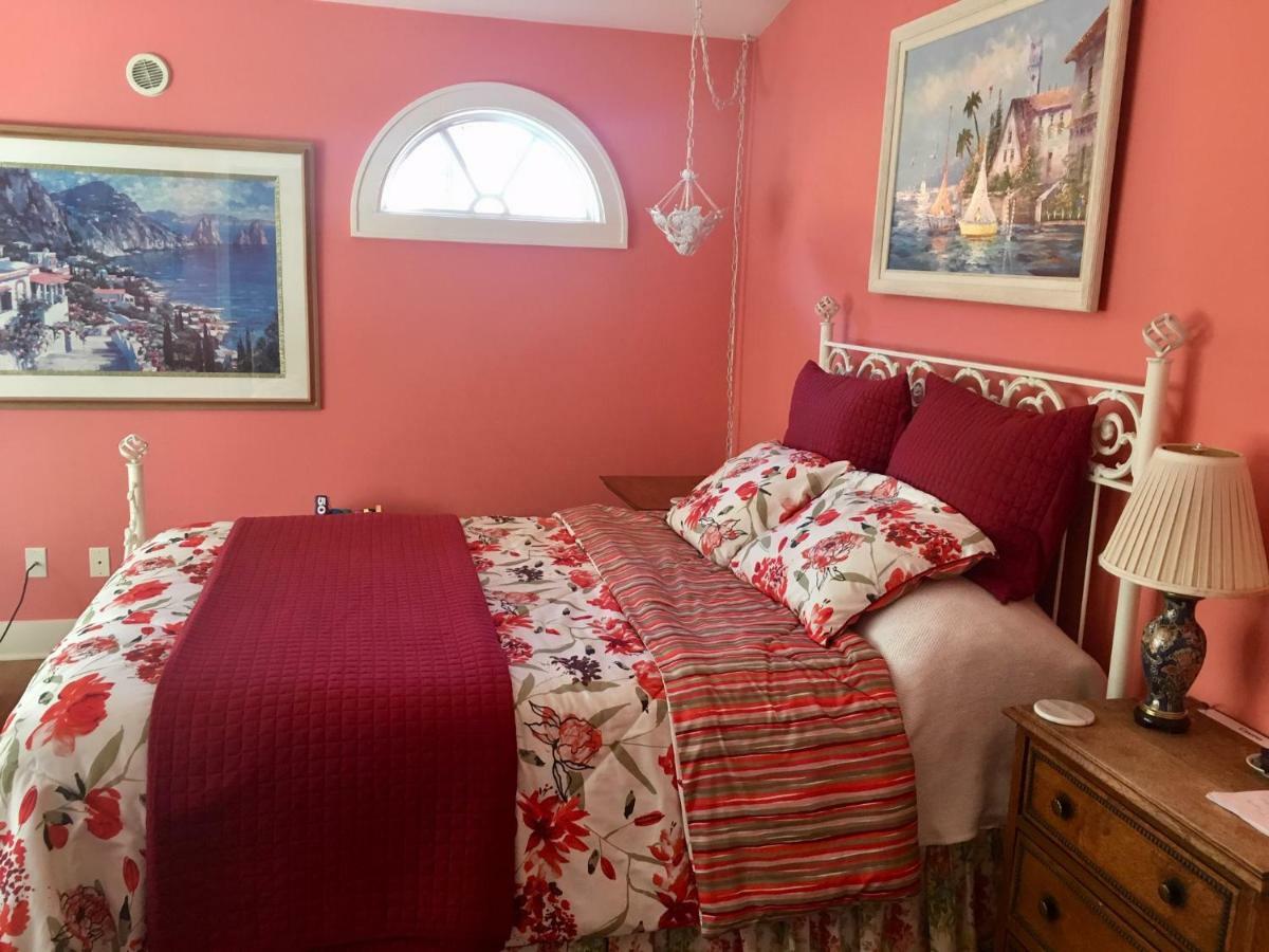 The Villa Bed & Breakfast (Adults Only) Τακόμα Δωμάτιο φωτογραφία